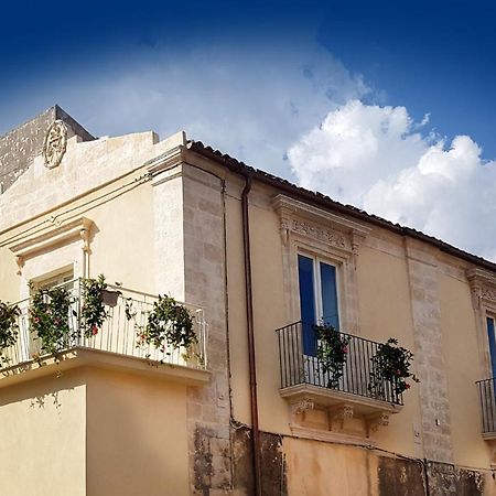 Casa Dei Giurati Bed & Breakfast Палацоло Акрейде Екстериор снимка