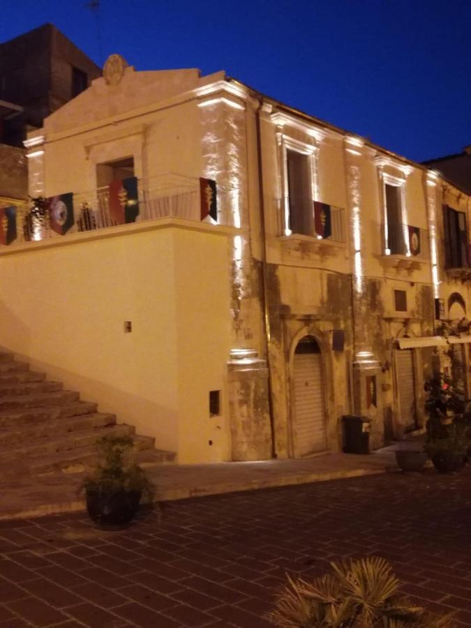 Casa Dei Giurati Bed & Breakfast Палацоло Акрейде Екстериор снимка