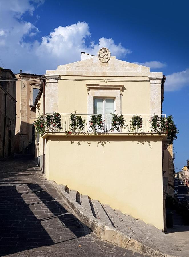 Casa Dei Giurati Bed & Breakfast Палацоло Акрейде Екстериор снимка